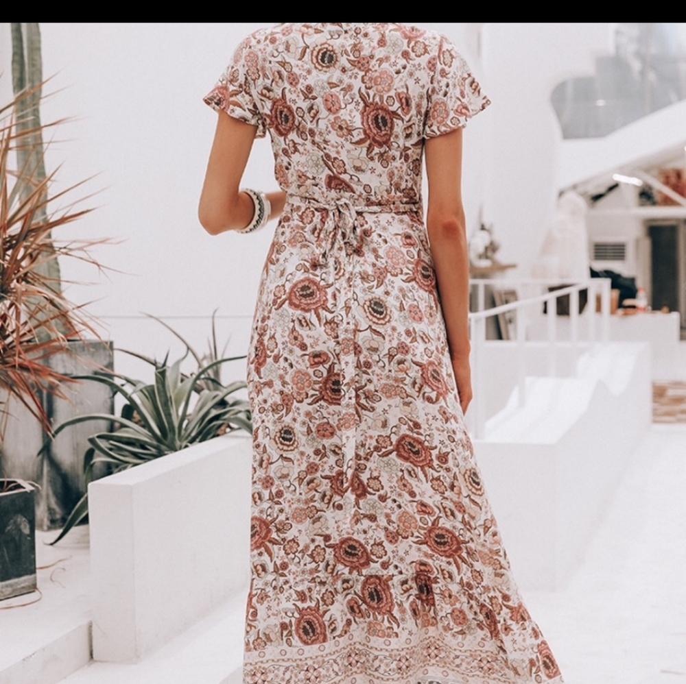 Beautiful Dress - Picture 3 of 5